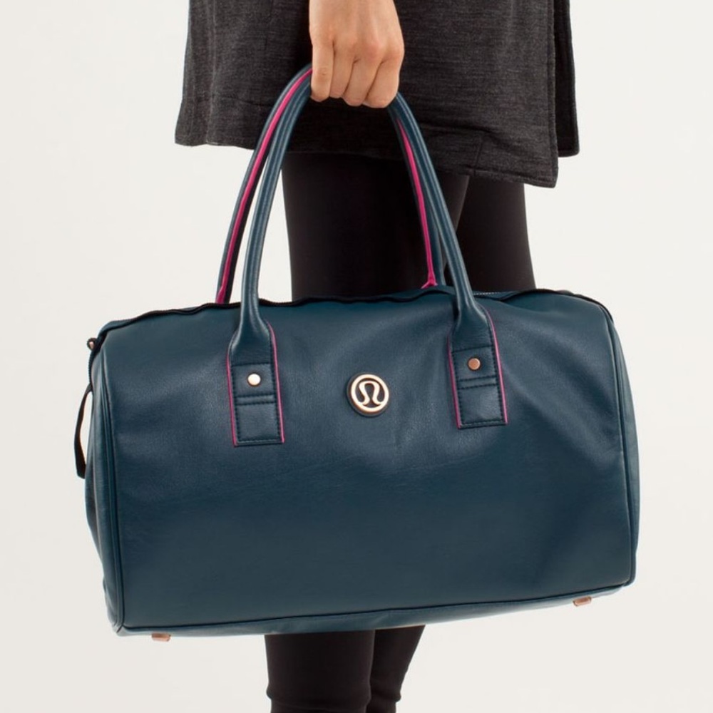 Lululemon NWOT Daily Om Duffel | Alberta Lake / Black | RARE